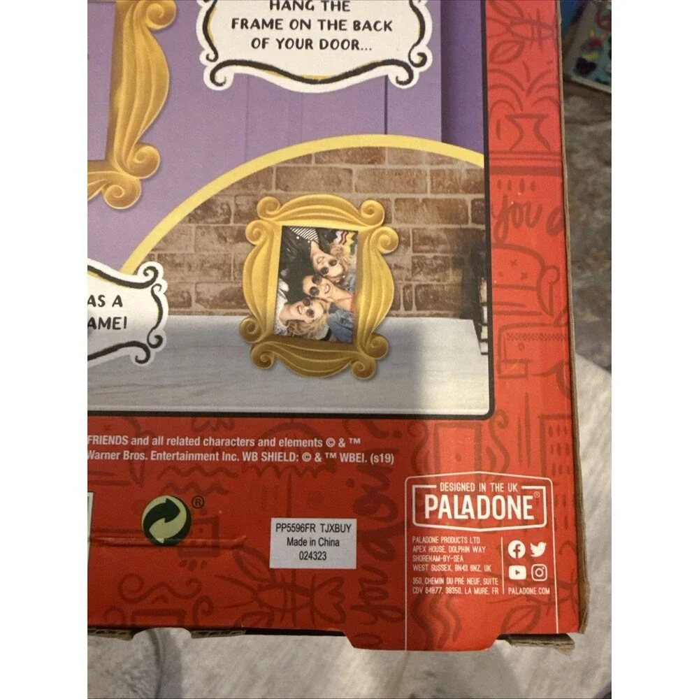 Friends Peephole Picture Photo Frame Yellow 7” Hang or Stand NEW Open Box